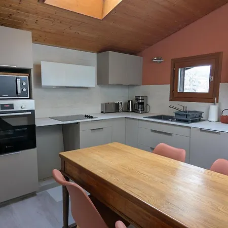 Les Cristaux Apartment *