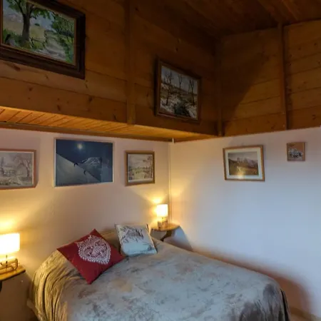 Les Cristaux Apartment *