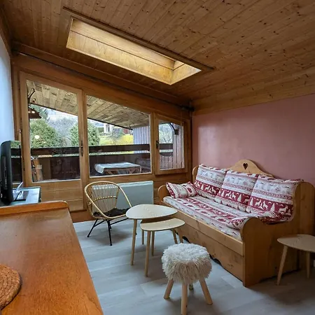 Les Cristaux Apartment *