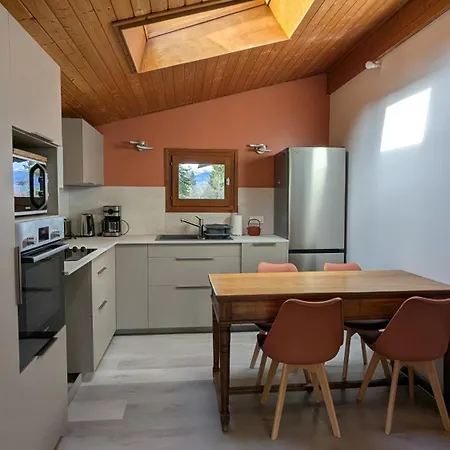 Les Cristaux Apartment *